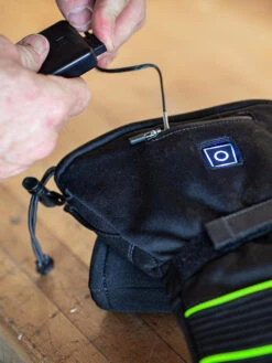 Refrigiwear Heated Glove With Rechargeable Battery -Refrigiwear 2890 model2 25206.1699555779